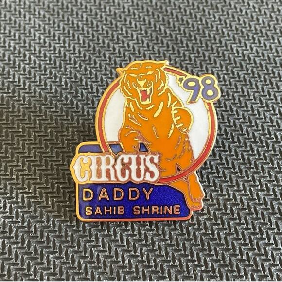 Sahib Shrine Circus Mom and Dad Pins Mixed lot set of 3,  96 98 00 - Picture 3 of 7